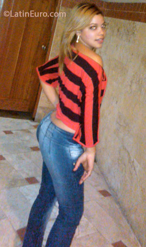 Date this beautiful Dominican Republic girl Madely from Santiago DO16813