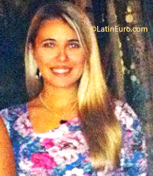 Date this happy Brazil girl Monique from Manaus BR8057