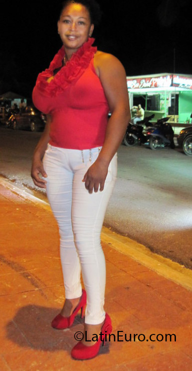 Date this athletic Dominican Republic girl Graciela from Republica Dominicana DO17091