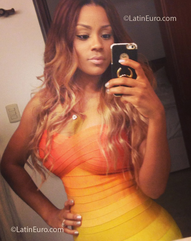 Date this voluptuous Dominican Republic girl Fior from Santiago DO17092