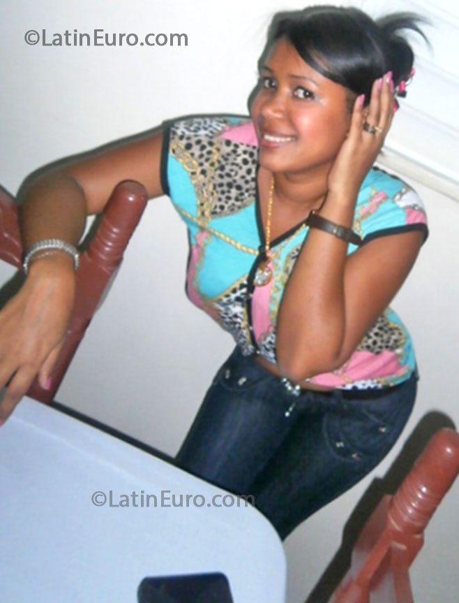 Date this voluptuous Dominican Republic girl Maria from Santo Domingo DO17198