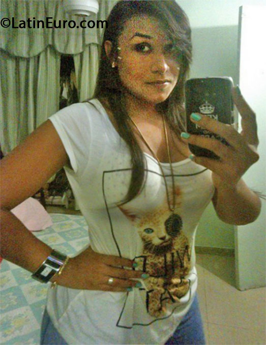 Date this lovely Dominican Republic girl Laura from Santo Domingo DO17223