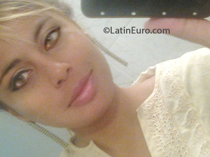 Date this nice looking Brazil girl Pamela from Sao Paulo BR8121