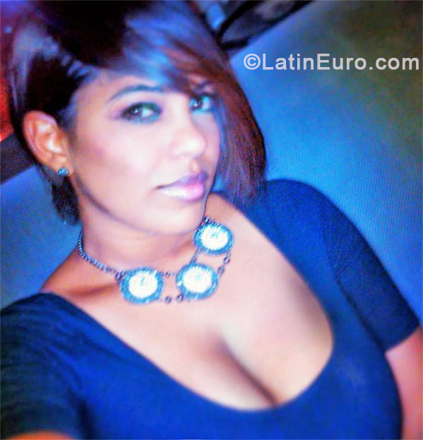 Date this sensual Dominican Republic girl Emel from Santo Domingo DO17359