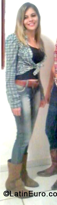 Date this attractive Brazil girl Syndi from Luis Antonio BR8154