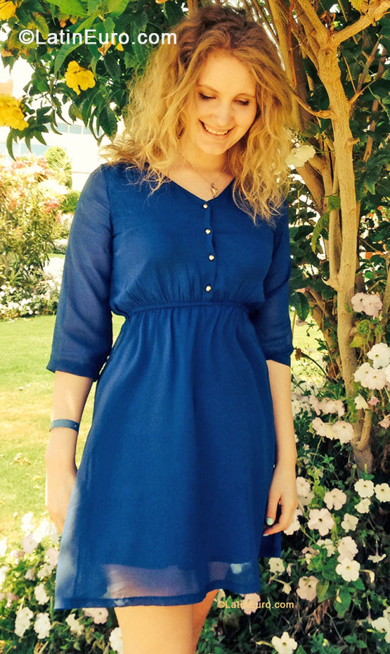 Date this beautiful Russia girl Nadia from Sochi RU44