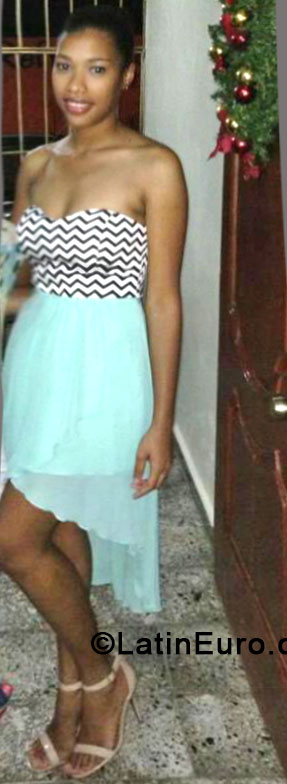Date this foxy Dominican Republic girl Griselle from Santo Domingo DO33199