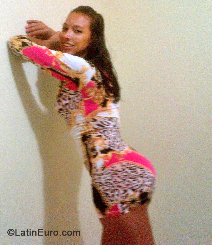 Date this happy Dominican Republic girl Luz m. from Santiago DO17735