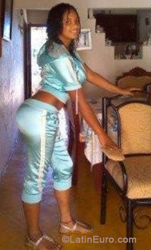 Date this cute Dominican Republic girl Sarah from La Vega DO17750