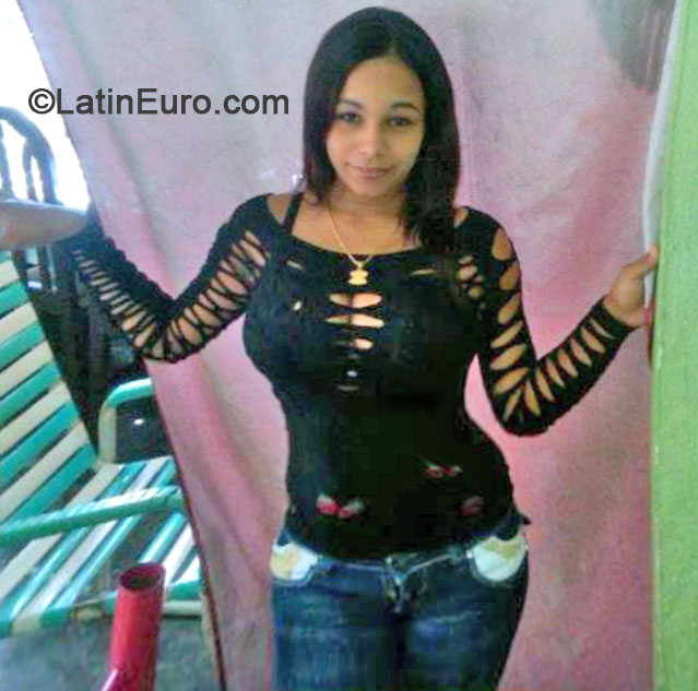 Date this cute Dominican Republic girl Gleni from Santo Domingo DO17809