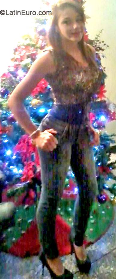 Date this nice looking Venezuela girl Oriena from Caracas VE121