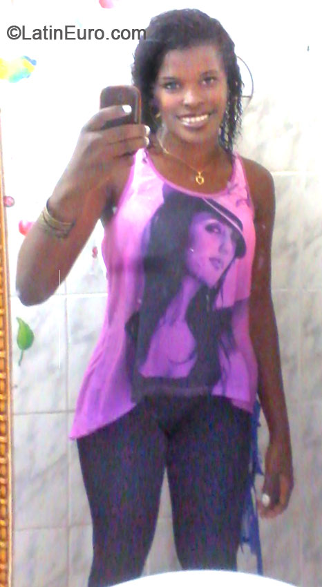 Date this nice looking Brazil girl Sulane from Rio De Janeiro BR8373