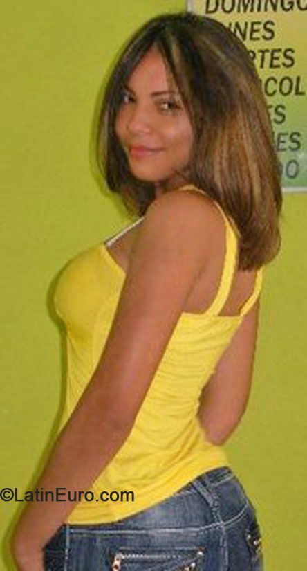 Date this lovely Dominican Republic girl Yanira from Santiago DO18049