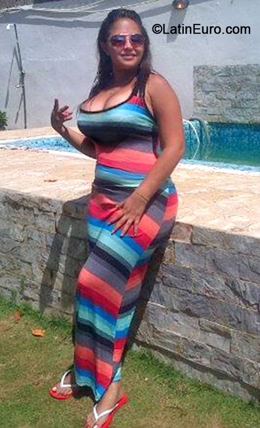 Date this gorgeous Venezuela girl Yobar from Caracas VE125