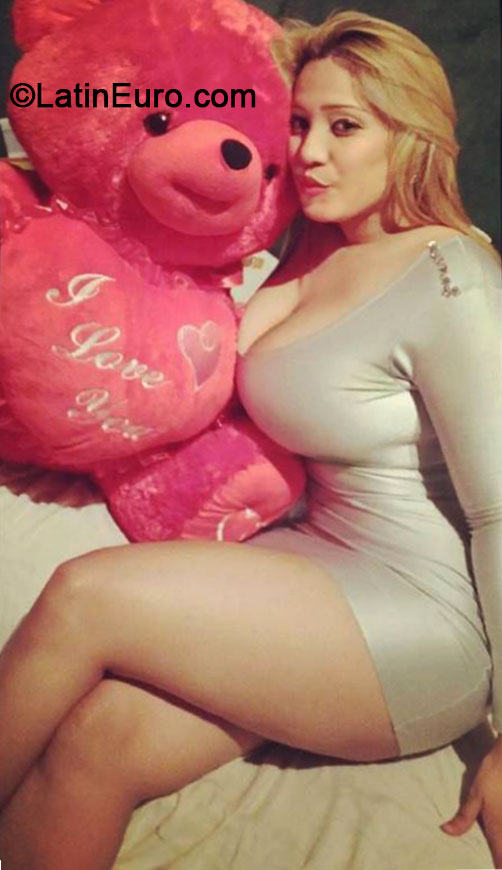 Date this lovely Dominican Republic girl Carmen from Santo domingo DO18194