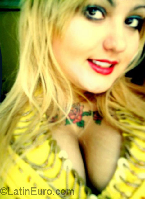 Date this voluptuous Brazil girl Rafaela from Catalao BR8472