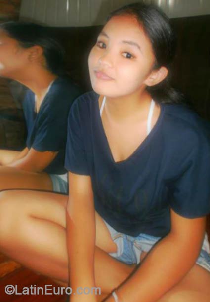 Date this beautiful Philippines girl Rovinia from San Jose City PH609