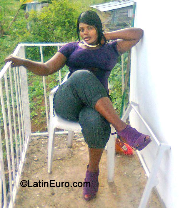 Date this delightful Jamaica girl Diana from Kingston JM1566