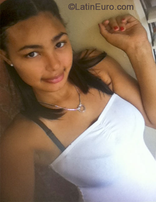 Date this passionate Dominican Republic girl Lily from San Francisco De Macoris DO18543