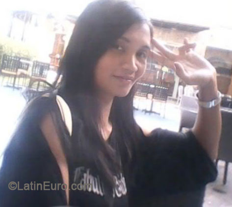 Date this attractive Philippines girl Merly from Manila PH620