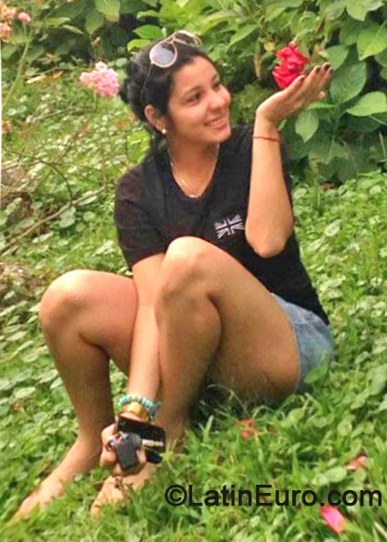 Date this beautiful Venezuela girl Say from Maracaibo VE176