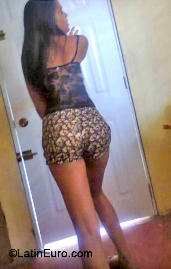 Date this nice looking Dominican Republic girl Yaneyri from Santiago De Los Caballeros DO18833