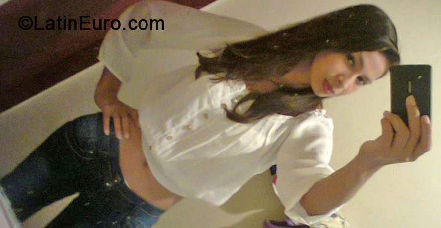 Date this fun Honduras girl Neida from Roatan HN1074