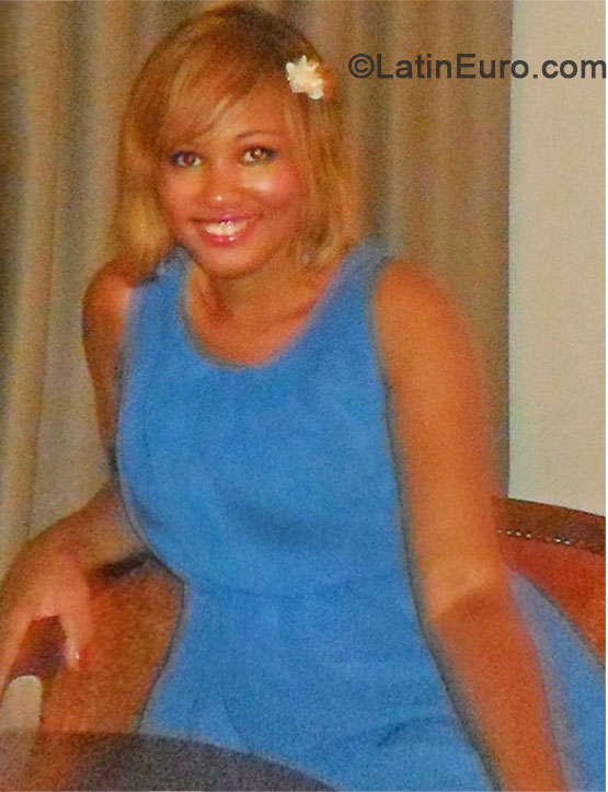 Date this hot Malta girl Fernanda from Malta MT4