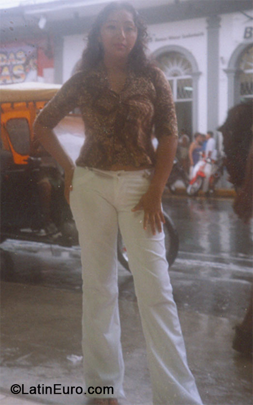 Date this nice looking Peru girl Adjani from Iquitos PE973