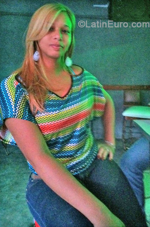 Date this charming Dominican Republic girl Melange from Santiago DO18982
