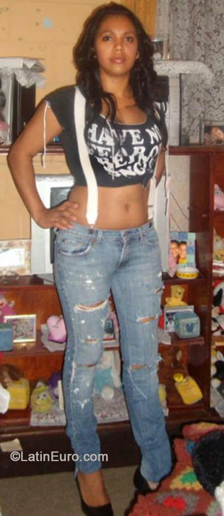 Date this happy El Salvador girl Rocio from San Salvador SV76