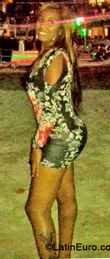 Date this lovely Dominican Republic girl Yissel from San Cristobal DO19095