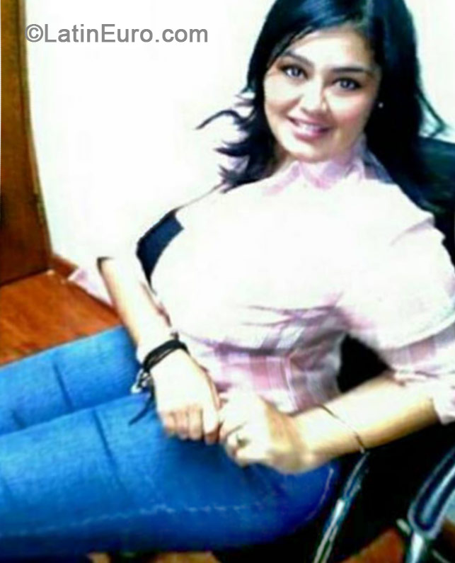 Date this hard body Venezuela girl Veru from Maracaibo VE236