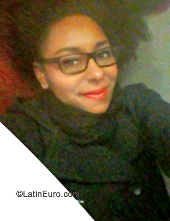 Date this funny Brazil girl Cinthia from São Paulo BR8804