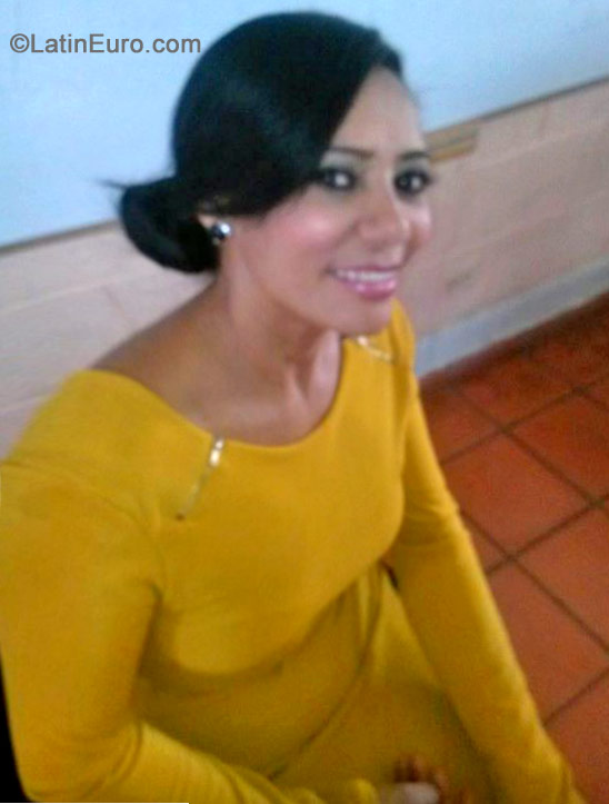 Date this gorgeous Dominican Republic girl Albania from Santo Domingo DO19185