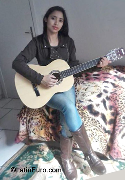 Date this passionate Brazil girl Valquiria from Rio De Janeiro BR8814