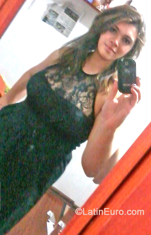 Date this gorgeous Brazil girl Majoere from Curiiba BR8816