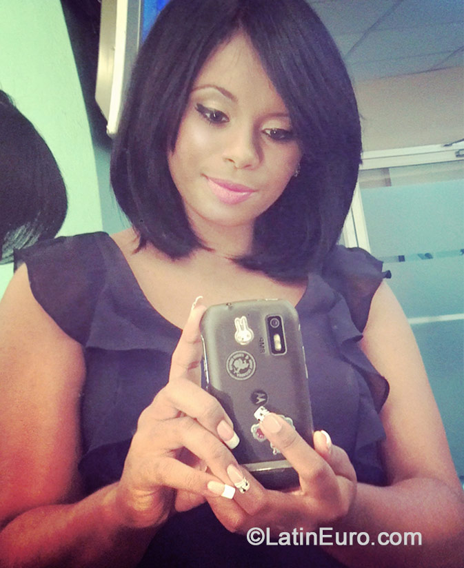 Date this funny Dominican Republic girl Daryledy from Santo Domingo DO19251