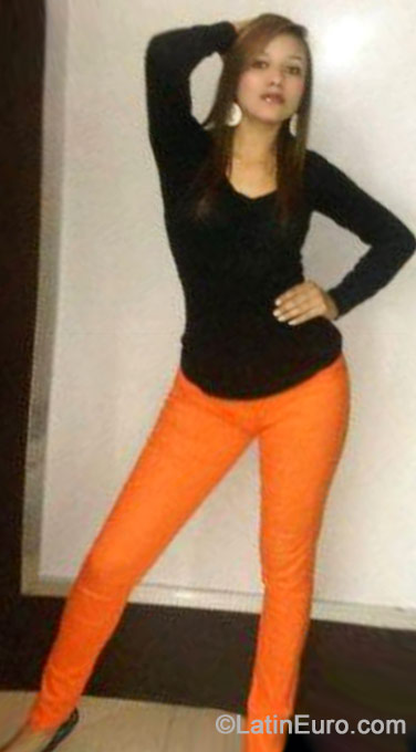 Date this sultry Venezuela girl Anthonella from Caracas VE263