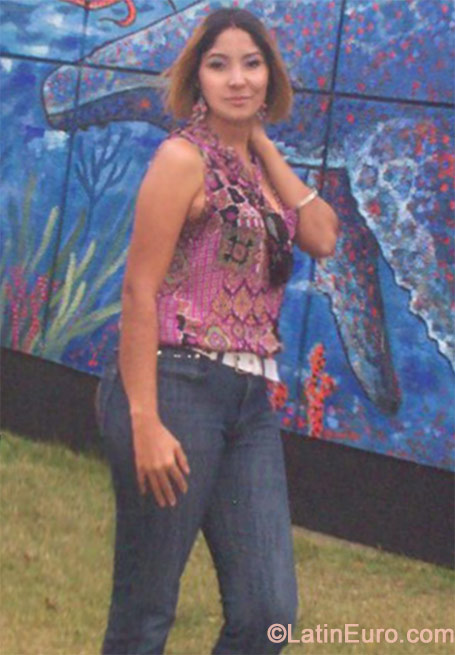 Date this cute Dominican Republic girl Kimayra from Santo Domingo DO19363