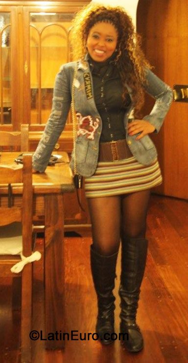 Date this delightful Brazil girl Charlene from Timoteo BR8918