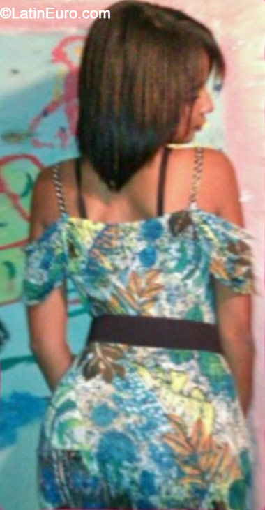 Date this happy Dominican Republic girl SARA from Santo Domingo DO19393