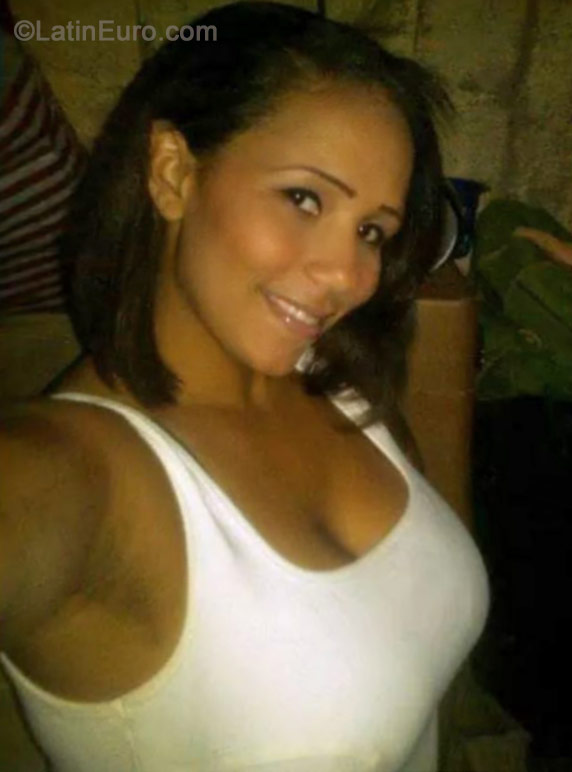 Date this young Dominican Republic girl Adriana from Samana DO20037