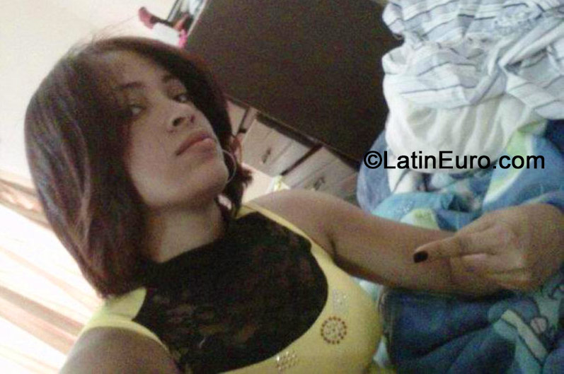 Date this charming Dominican Republic girl Mitry from Santo Domingo DO19435