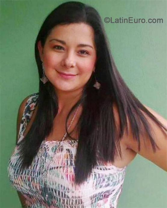 Date this good-looking Costa Rica girl Karencruzv25 from San Carlos CR307