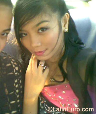 Date this funny Philippines girl Claire from Manila PH664
