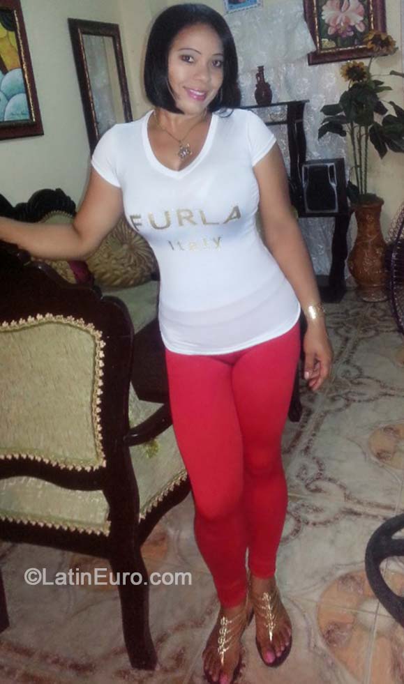 Date this athletic Dominican Republic girl Yoselin from Santo Domingo DO22305