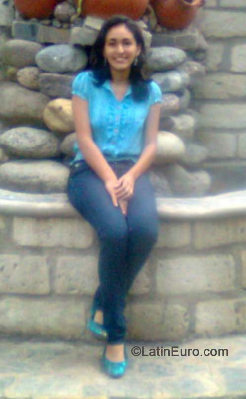 Date this good-looking Honduras girl Andrea from Tegucigalpa HN1132