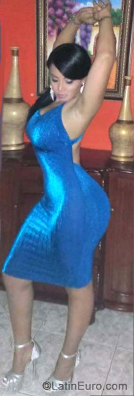 Date this gorgeous Dominican Republic girl Arlenis from Santo Domingo DO19689