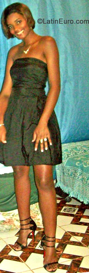 Date this charming Brazil girl Luciana from Rio de Janeiro BR8936